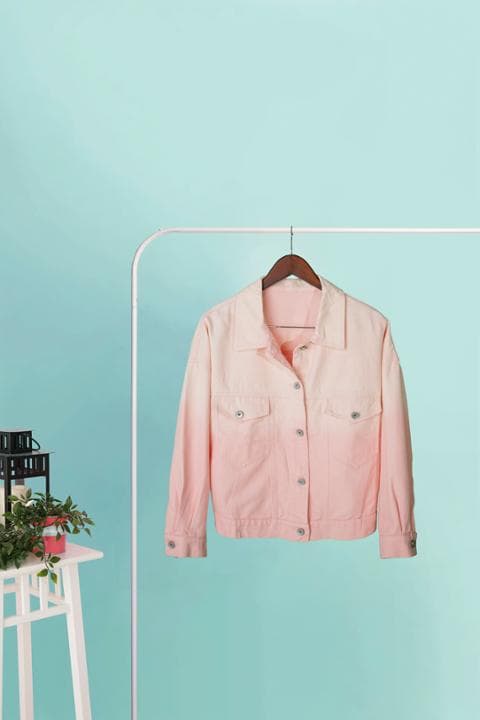 Foto model menggunakan produk Fernanda Washed Denim Jacket