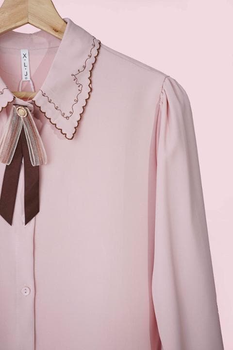 Foto model menggunakan produk Elfine Sweet Ribbon Blouse