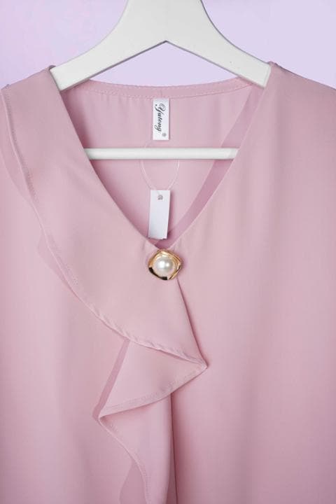 Foto model menggunakan produk Anita Ruffle Collar Blouse