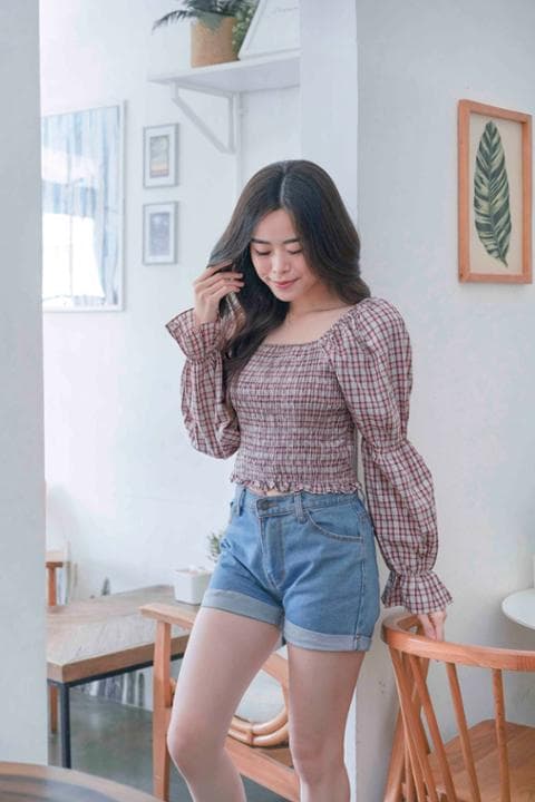 Foto model menggunakan produk June Crop Tartan Blouse