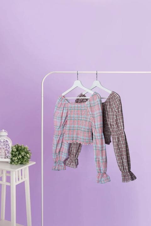 Foto model menggunakan produk June Crop Tartan Blouse