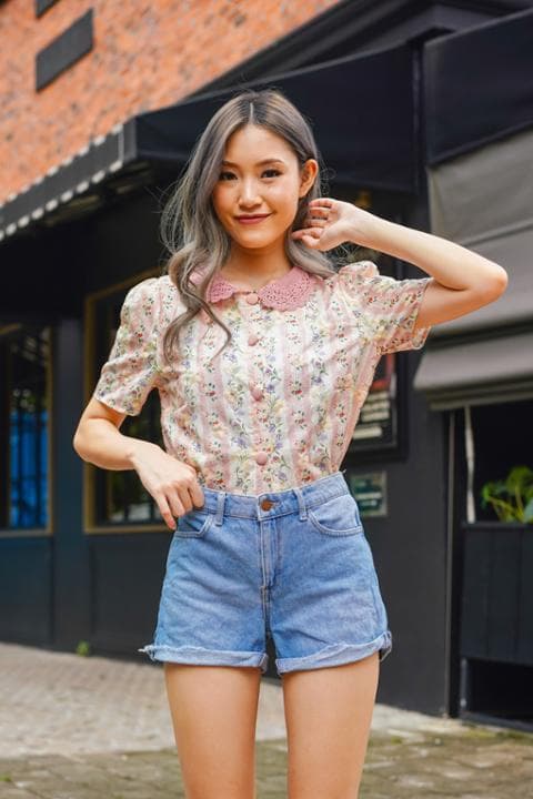 Foto model menggunakan produk Sabine Petite Floral Blouse