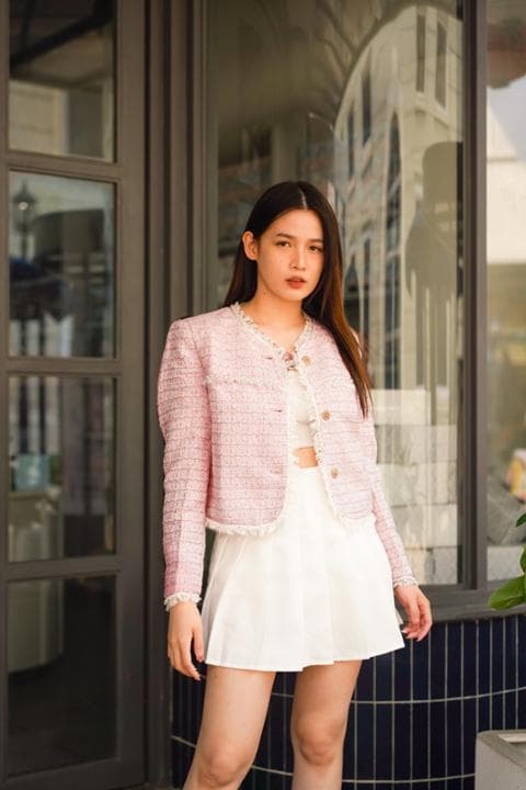 Foto model menggunakan produk Roseanne Tweed Pearl Blazer