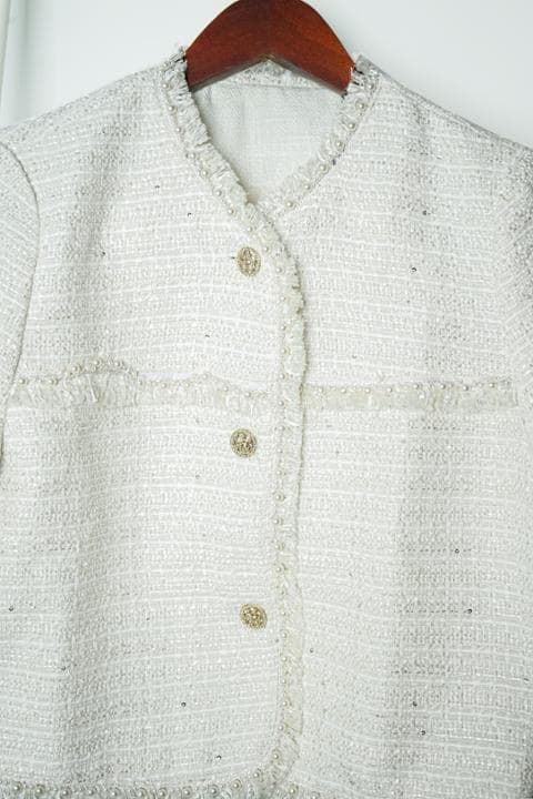 Foto model menggunakan produk Roseanne Tweed Pearl Blazer
