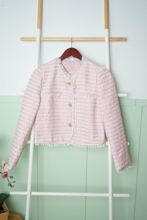 Foto model menggunakan produk Roseanne Tweed Pearl Blazer