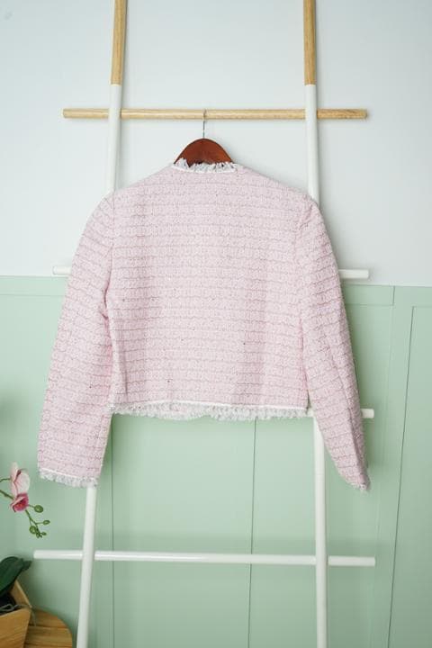 Foto model menggunakan produk Roseanne Tweed Pearl Blazer