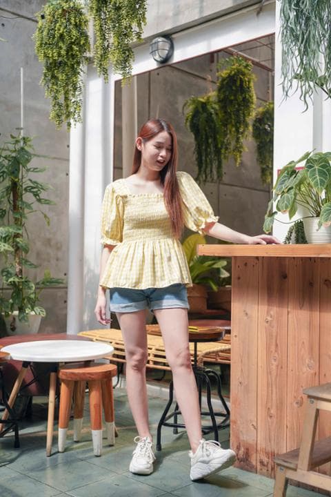 Foto model menggunakan produk Alesia Cheerful Gingham Blouse