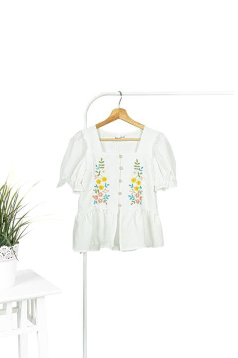 Foto model menggunakan produk Camila Flower Peplum Blouse