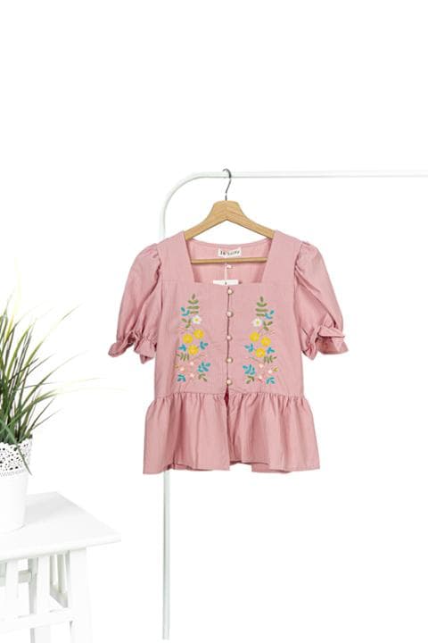 Foto model menggunakan produk Camila Flower Peplum Blouse
