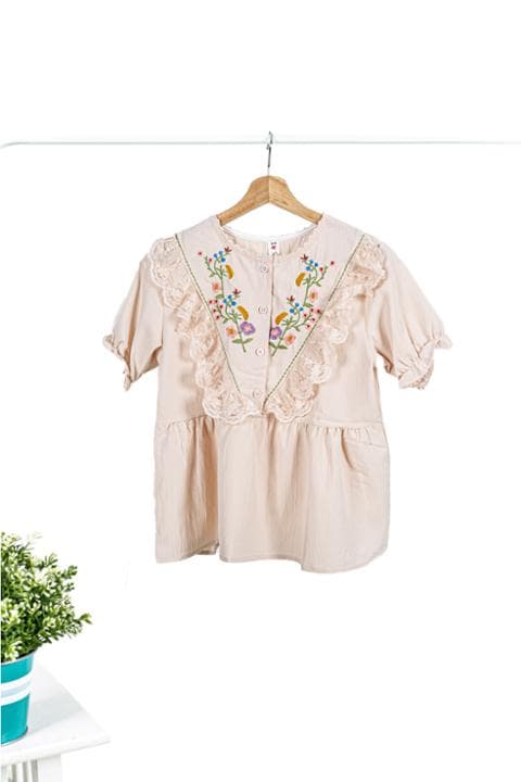 Foto model menggunakan produk Febe Lace Peplum Blouse