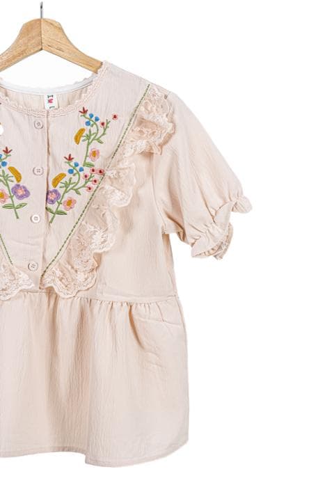 Foto model menggunakan produk Febe Lace Peplum Blouse