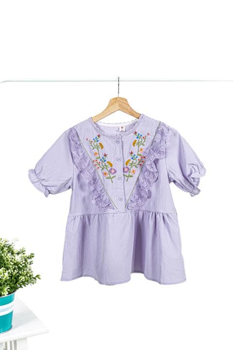 Foto model menggunakan produk Febe Lace Peplum Blouse