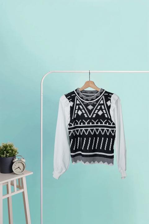 Foto model menggunakan produk Monica Aztec Knit Blouse