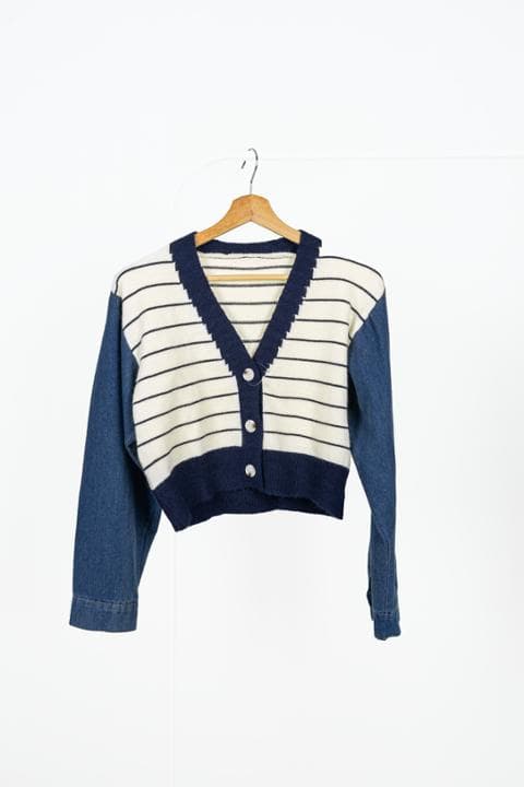 Foto model menggunakan produk Abbie Denim Knit Cardigan