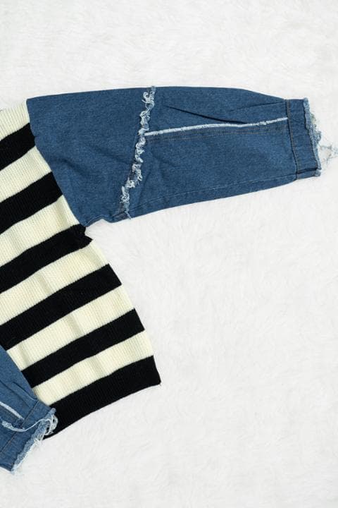 Foto model menggunakan produk Audrey Denim Knit Sweater