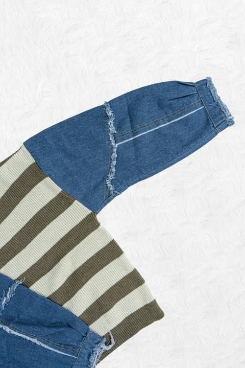 Foto model menggunakan produk Audrey Denim Knit Sweater
