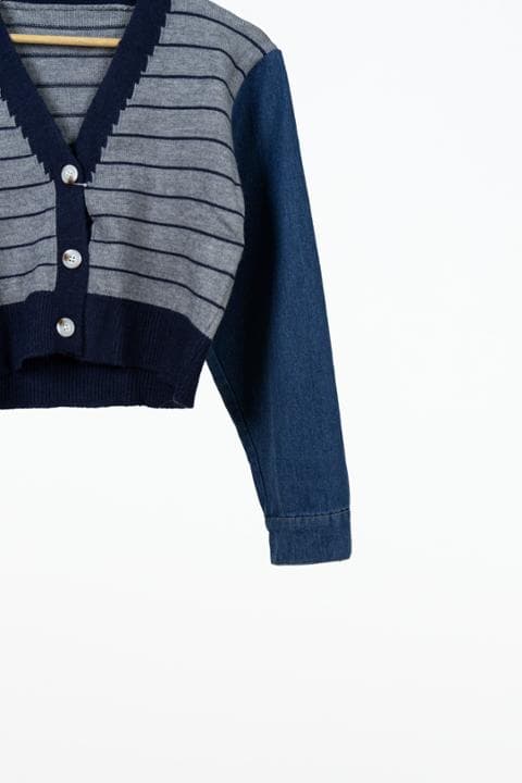 Foto model menggunakan produk Abbie Denim Knit Cardigan