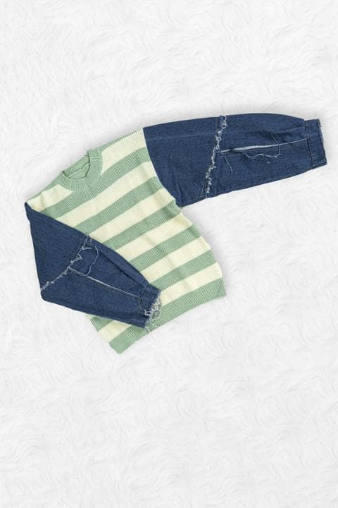 Foto model menggunakan produk Audrey Denim Knit Sweater