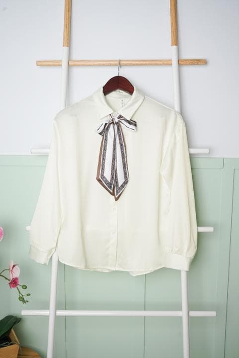 Foto model menggunakan produk Corina Elegant Ribbon Shirt