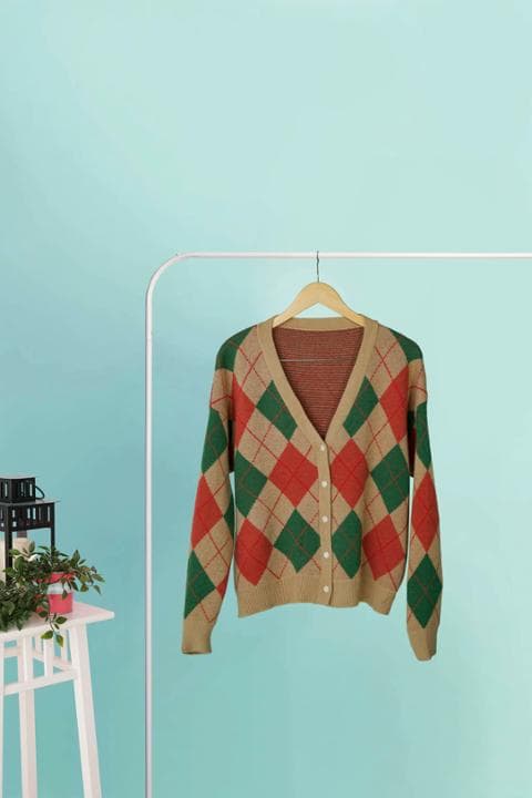 Foto model menggunakan produk Patricia Vintage Knit Cardigan