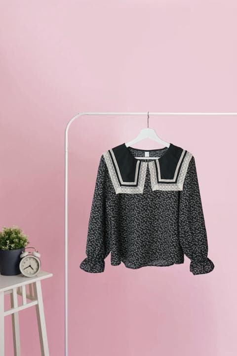 Foto model menggunakan produk Stacia Floral Blouse