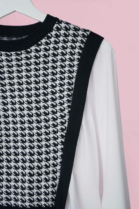 Foto model menggunakan produk Laurie Houndstooth Batwings Blouse