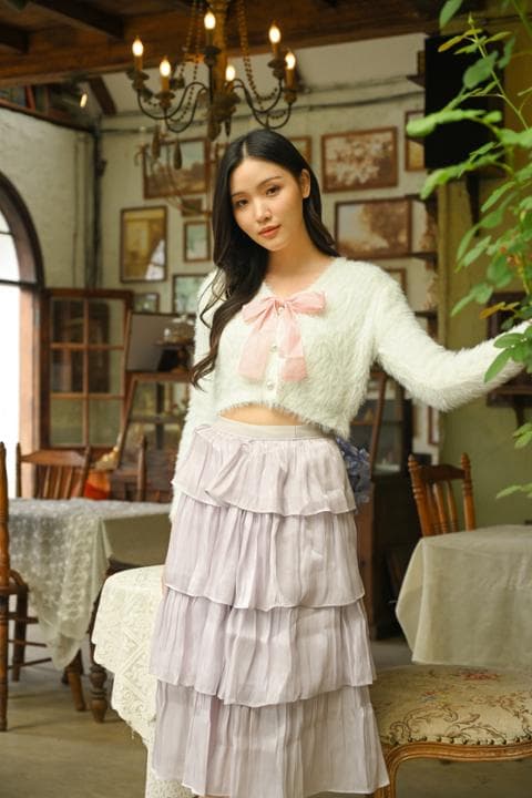 Foto model menggunakan produk Marcy Fur Crop Cardigan
