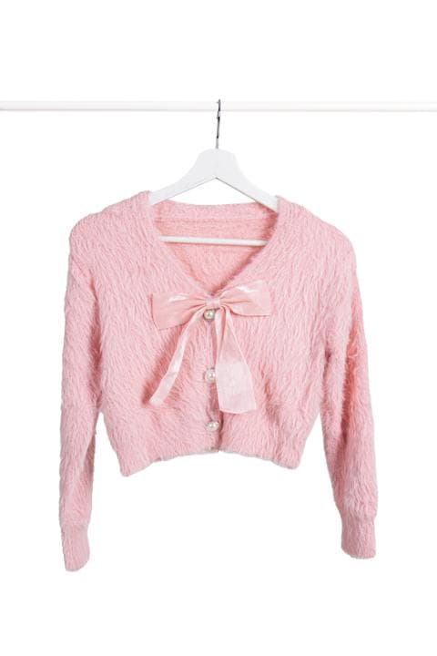 Foto model menggunakan produk Marcy Fur Crop Cardigan