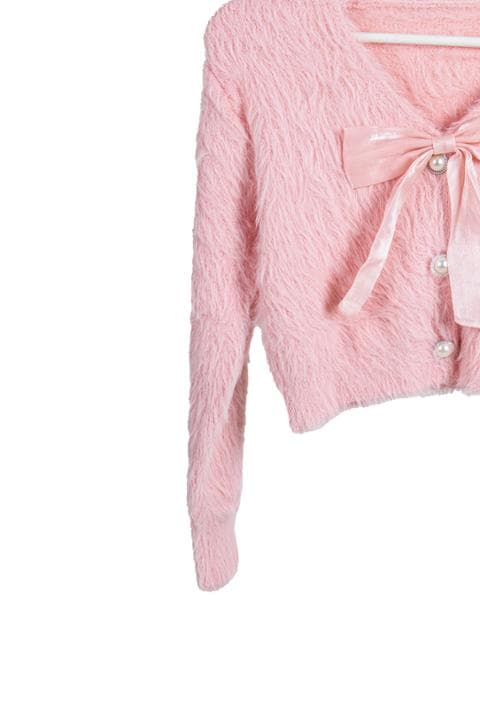 Foto model menggunakan produk Marcy Fur Crop Cardigan