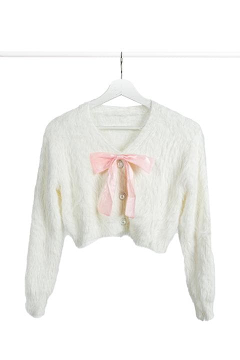 Foto model menggunakan produk Marcy Fur Crop Cardigan