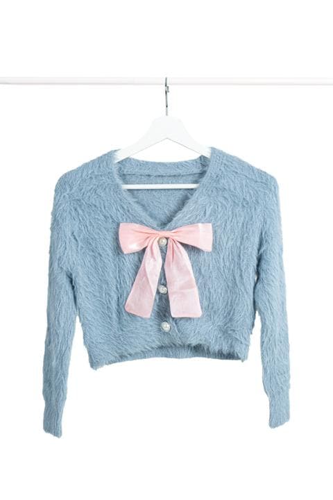 Foto model menggunakan produk Marcy Fur Crop Cardigan
