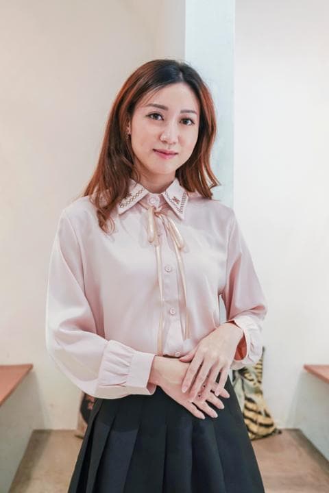 Foto model menggunakan produk Windy Sweet Ribbon Blouse