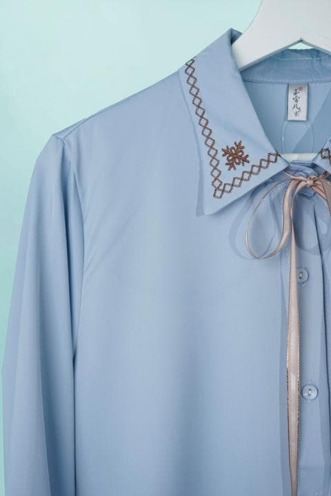 Foto model menggunakan produk Windy Sweet Ribbon Blouse