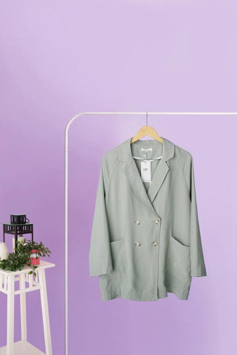 Foto model menggunakan produk Taylor Oversized Blazer