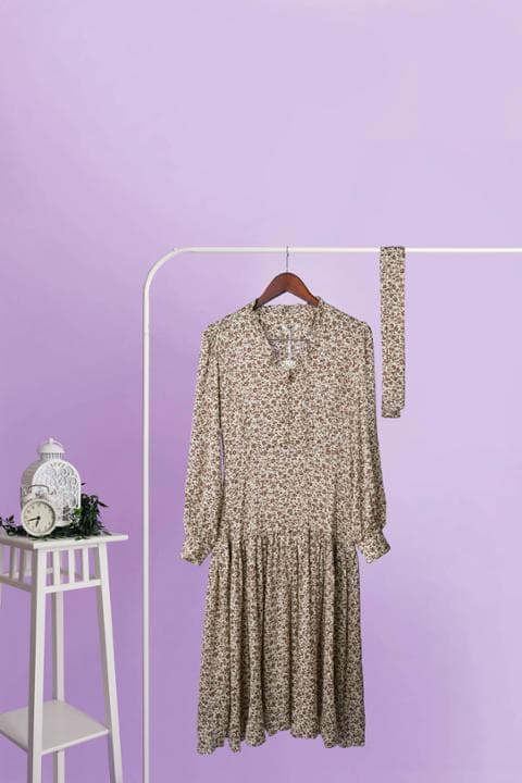 Foto model menggunakan produk Haneul Flowy Midi Dress