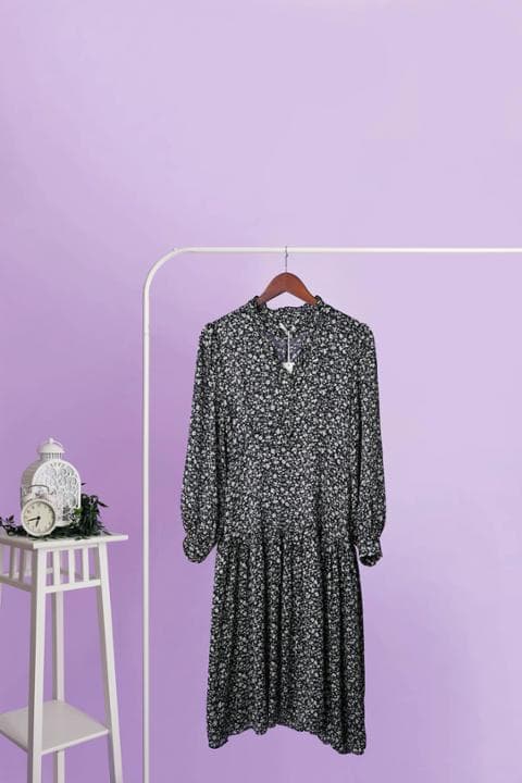 Foto model menggunakan produk Haneul Flowy Midi Dress