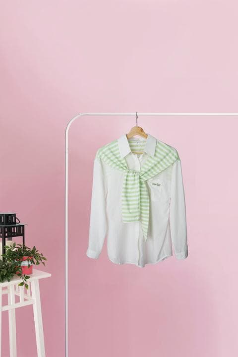 Foto model menggunakan produk Beatrice Striped Scarf Shirt