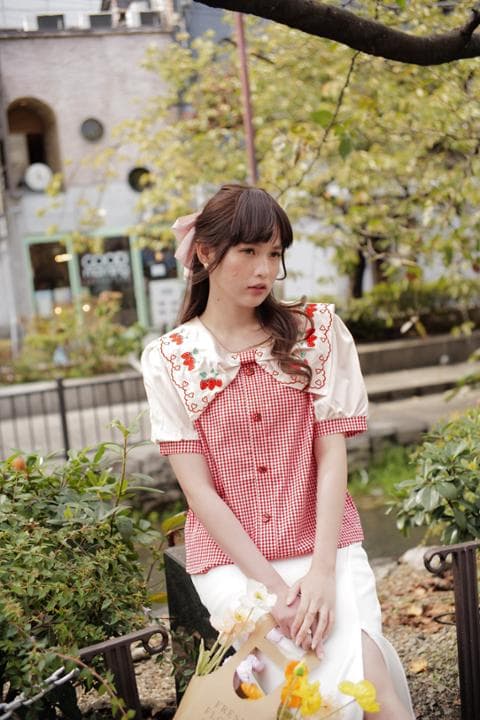 Foto model menggunakan produk Daisy Sweet Gingham Blouse
