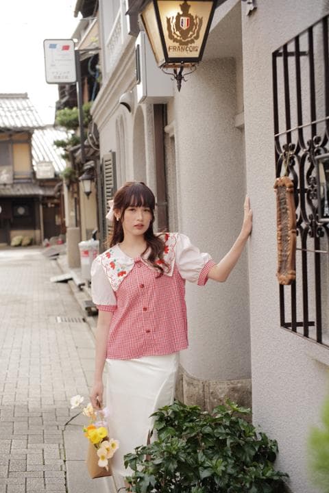 Foto model menggunakan produk Daisy Sweet Gingham Blouse