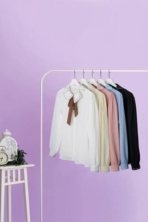 Foto model menggunakan produk Hailey Sweet Ribbon Blouse