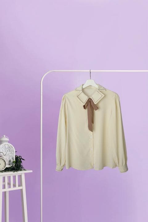 Foto model menggunakan produk Hailey Sweet Ribbon Blouse