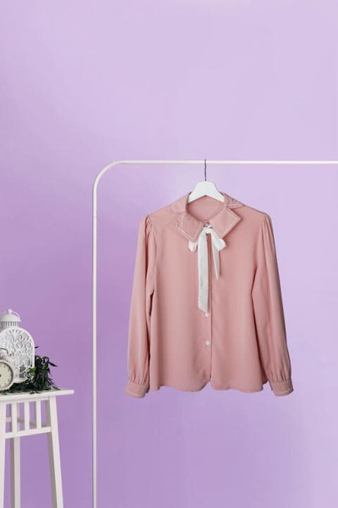 Foto model menggunakan produk Hailey Sweet Ribbon Blouse