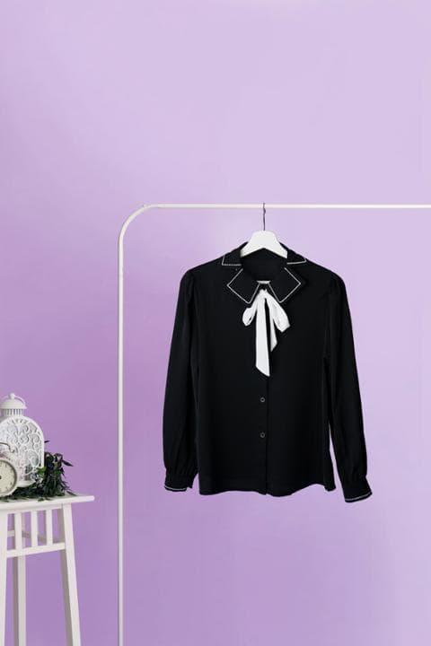 Foto model menggunakan produk Hailey Sweet Ribbon Blouse