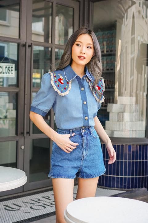 Foto model menggunakan produk Anya Denim Bunny Blouse