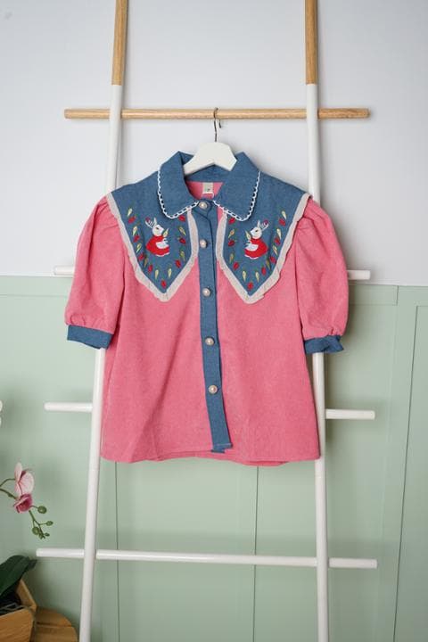 Foto model menggunakan produk Anya Denim Bunny Blouse