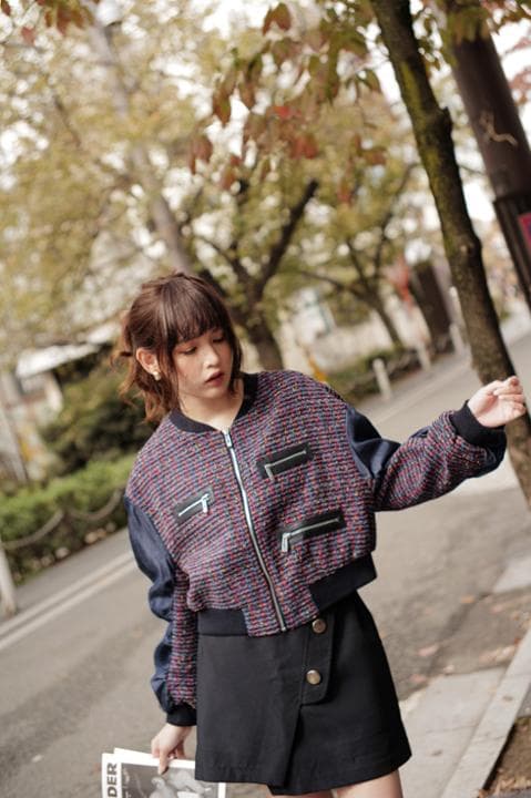 Foto model menggunakan produk Jennie Tweed Bomber Jacket