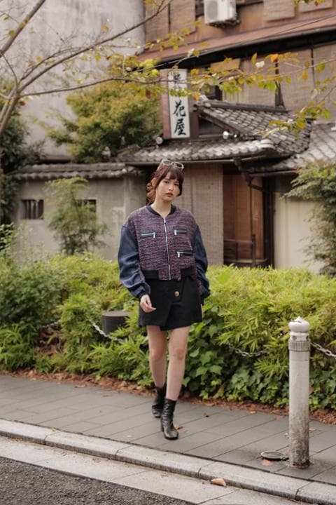 Foto model menggunakan produk Jennie Tweed Bomber Jacket