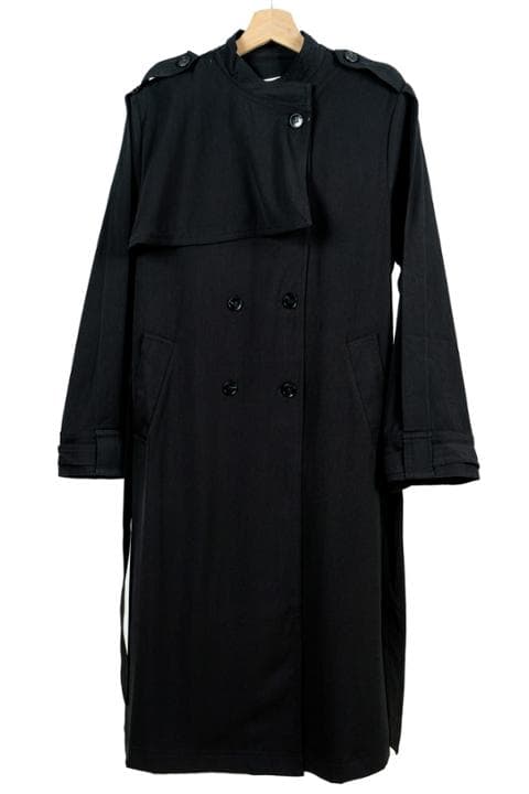 Foto model menggunakan produk Eugenia Classy Long Coat