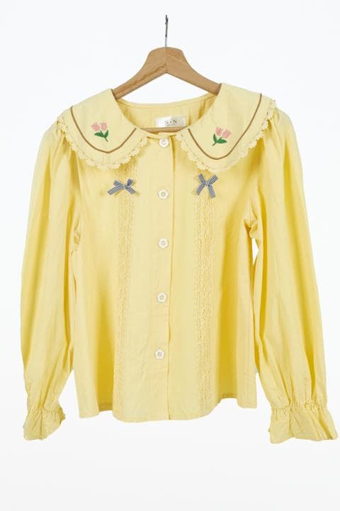 Foto model menggunakan produk Edith Cute Ribbon Blouse