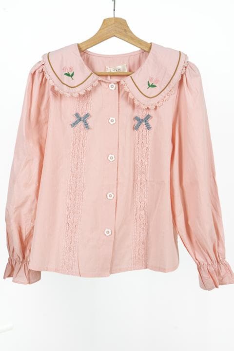 Foto model menggunakan produk Edith Cute Ribbon Blouse